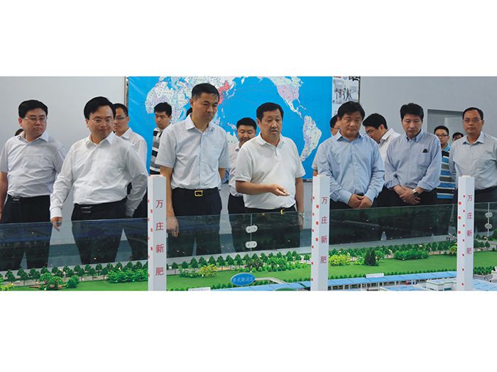 安阳市委书记李公乐（左三）上任伊始即赴免费在线看片视频调研